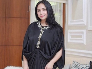 Pose Begini, Nagita Slavina Dibilang Mirip Ayu Ting Ting