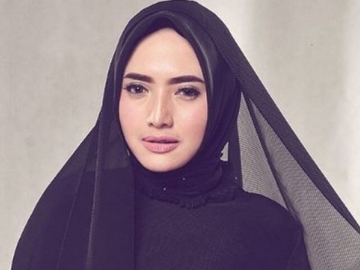 Beri Ucapan Selamat Menikah, Yulia Mochamad Sindir Opick?