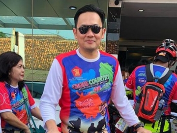 Kini Bertetangga, Farhat Abbas Pamer Foto Bareng Nia Daniati