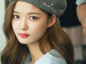 Tengah Istirahat Karena Hipotiroid, Kim Yoo Jung Ungkap Kondisi Kesehatan Terbarunya