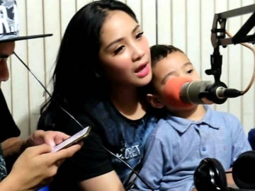 Selalu Sibuk Syuting, Intip 13 Barang Wajib di Tas Nagita Slavina