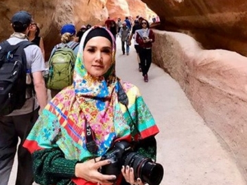 Sudah Berhijab, Mulan Jameela Siap Lelang Pakaian Seksinya