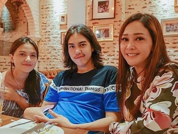 Liburan Bareng ke Kuala Lumpur, Marsha Aruan Jadi Anak Perempuan Maia Estianty