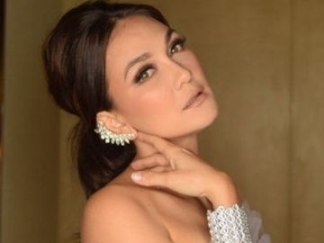 Luna Maya Pamer Foto Bareng Ibu Bulenya, Netter: Pantesan Cantik Banget