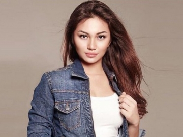 Unggah Foto Merokok di Instagram, Ariel Tatum Sedang Galau?