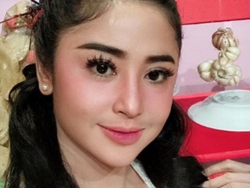 Dewi Persik Punya Kebiasaan Pakai Cadar Sejak 10 Tahun Lalu
