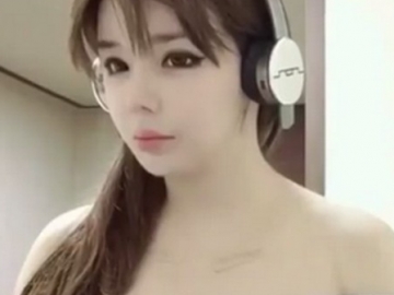 Ingin Bernyanyi Kembali, Park Bom Eks 2NE1 Unggah Kode Baru Lagi Untuk Comeback Solonya?