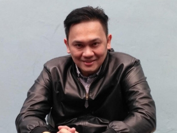 Pamer Foto Bareng di Depan Rumah, Farhat Abbas dan Nia Daniati Didoakan Rujuk