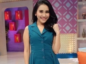 Pakai Baju Begini Saat Lebaran, Ayu Ting Ting Malah Tuai Komentar Pedas