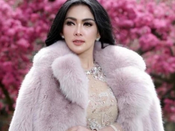 Masih Diliputi Kemewahan, Ini 7 Gaya Lebaran Syahrini dan Keluarga