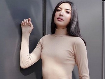 Kenakan Ini Saat Berenang, Millendaru Panen Cibiran