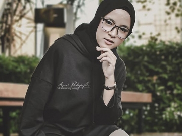 Mau Tampil Beda? Gaya Boyish Nissa Sabyan Ini Bisa Ditiru