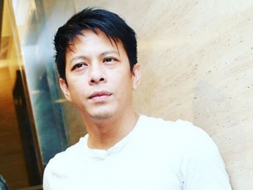 Terciduk Jalan Bersama Seorang Wanita, Inikah Pacar Baru Ariel NOAH?