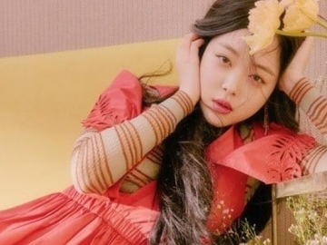 Sulli Pamerkan Kartu Namanya Sebagai CEO 'Jinri Store', Netter Nyinyir