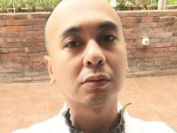 Raditya Dika Naik Kereta Anak-Anak di Mall, Komentar Penyanyi Ini Bikin Ngakak