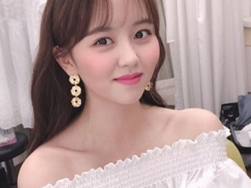 Tampil Unyu dengan Rambut Dikepang Dua, Manisnya Senyum Kim So Hyun Bikin Fans Terpesona