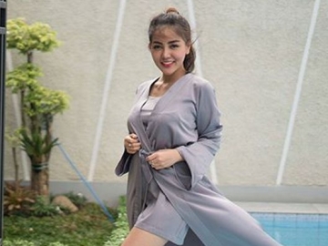 Bella Shofie 'Museumkan' Sepatu Hak Tinggi Sementara, Kode Hamil?