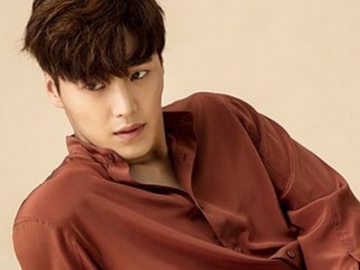 Jalani Pemotretan Terbaru, Lee Tae Hwan Bahas Soal Kedekatannya dengan Park Seo Joon-Park Min Young