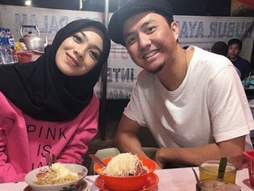Rayakan 6 Tahun Pernikahan, Dian Ayu & Omesh Naik Motor Terpisah
