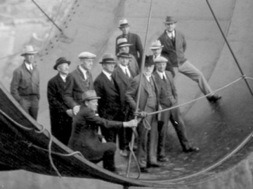 Ada di Masa Lalu, 10 Kelakuan Aneh Ini Bakal Bikin Kamu Melongo Tak Percaya