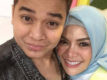 Tampil Berhijab, Nikita Mirzani 'Digoda' Billy Syahputra