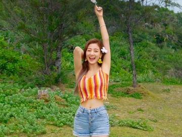 Jihyo Twice Pamer Senyum Ceria Bareng Orang Tuanya di Foto Terbaru, Netter Soroti Hal Ini