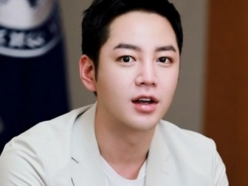 Tidak Gelar Acara Khusus dengan Fans, Jang Geun Suk Masuk Wajib Militer Secara Diam-Diam
