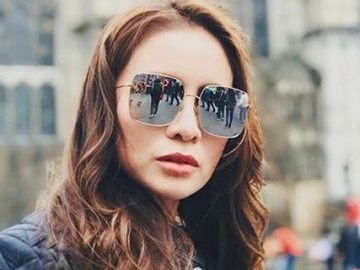 Momo Kegirangan Tas Tangannya Dilirik Mertua David Beckham, Harganya Bikin Kaget