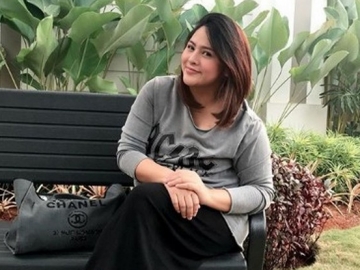 Tak Mau Ketinggalan, Begini Penampilan Audy Item dengan Make Up Freckles-nya