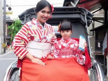 Anak Jalani Kemoterapi, Denada Ceritakan Pengalaman 'Menyesakkan' Ini