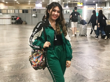 Sering Tampil Beda, Ini 12 Koleksi Gaun Via Vallen yang Unik Banget