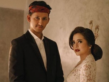 Jelang Pernikahan dengan Randi Bachtiar, Tasya Kamila Ziarah ke Makam Sang Ayah dan Gelar Pengajian