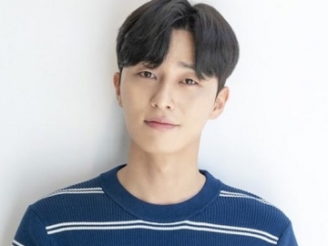 Park Seo Joon Tampil Bergaya Keren di Bandara, Begini Reaksi Netter