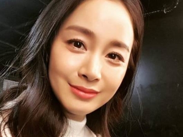 Lama Ditunggu, Kim Tae Hee Sapa Fans Lewat Foto Cantik Terbarunya yang Siap Bikin Terpesona