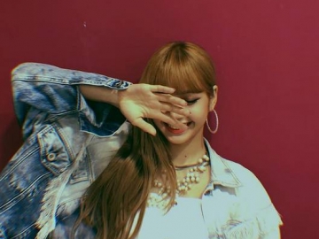 Sebelum Hibur Fans Indonesia, Lisa Rayakan 2 Tahun Debut Black Pink
