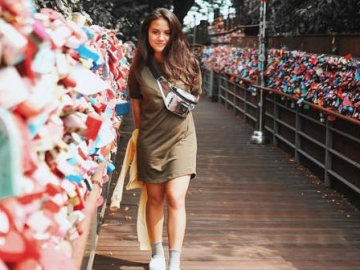 Jelang 17 Agustus, Marsha Aruan Bangga Dipercaya Mengibarkan Bendera Indonesia di dalam Air