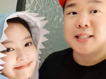Menggemaskan, PD ‘Running Man’ Unggah Foto Bareng Jennie Black Pink yang Pakai Kostum Hiu