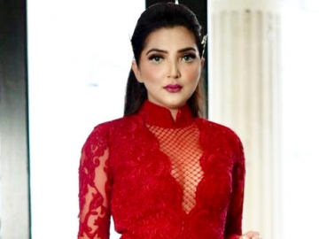 Pemotretan di Air Terjun, Netter Heboh Ada 'Penampakan' di Foto Ashanty