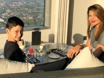 Hadir di Pernikahan Asisten, Busana Sederhana Tamara Bleszynski Jadi Sorotan Netter