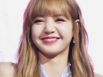 Lisa Black Pink Suapi Manajer dengan Kue Durian, Begini Reaksinya yang Kocak