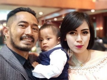 Cekcok Rumah Tangga, Istri Yama Carlos Curhat Dipisahkan Dari Anak