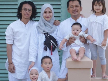 Zaskia Adya Mecca Sigap Urus Keperluan Lima Anak Menjelang Salat Idul Adha