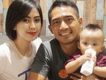 Sedih Belum Bisa Hubungi Anak, Istri Yama Carlos Juga Kesal Suaminya Sindir Soal Pekerjaanya
