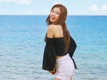 Tampil di 'ISAC 2018', Momen Keakraban Sana Twice & Idol Pria Ini Buat Fans Takjub