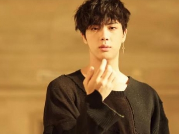 Fans Kumpulkan Bukti Bahwa Ibu Jin BTS Adalah Seorang Mantan Miss Korea, Benarkah?