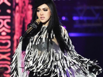 Jelang Konser, Syahrini Beberkan Bakal Pakai Hiasan Kepala Terbesar di Dunia