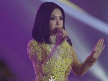 Diisukan Pacari Orang Terkaya di Indonesia, Syahrini Akhirnya Beri Klarifikasi