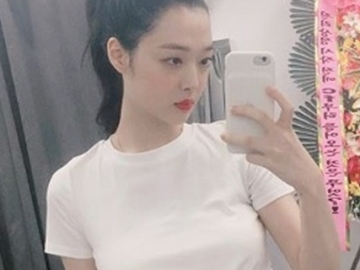 Sapa Fans Lewat Selfie Terbaru, Sulli Dipuji Cantik dan Dinilai Kurusan