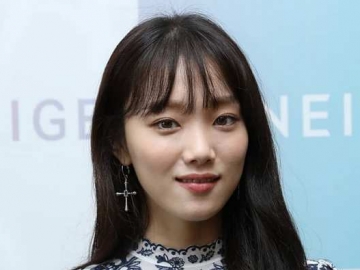 Super Cantik, Begini Penampilan Lee Sung Kyung Hadiri Acara Kosmetik di Jakarta