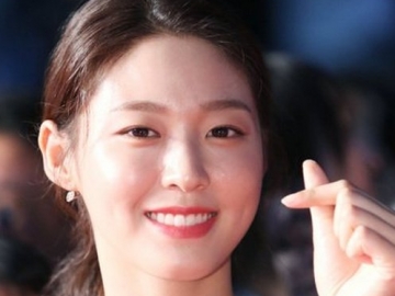 Bergaya Simple di Acara Showcase Film 'The Great Battle', Penampilan Seolhyun Jadi Sorotan